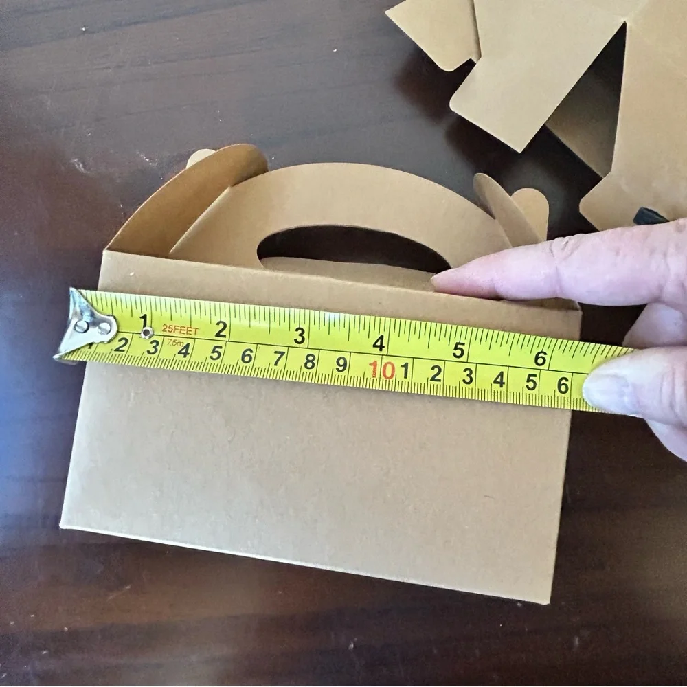 Free item: two gift boxes
